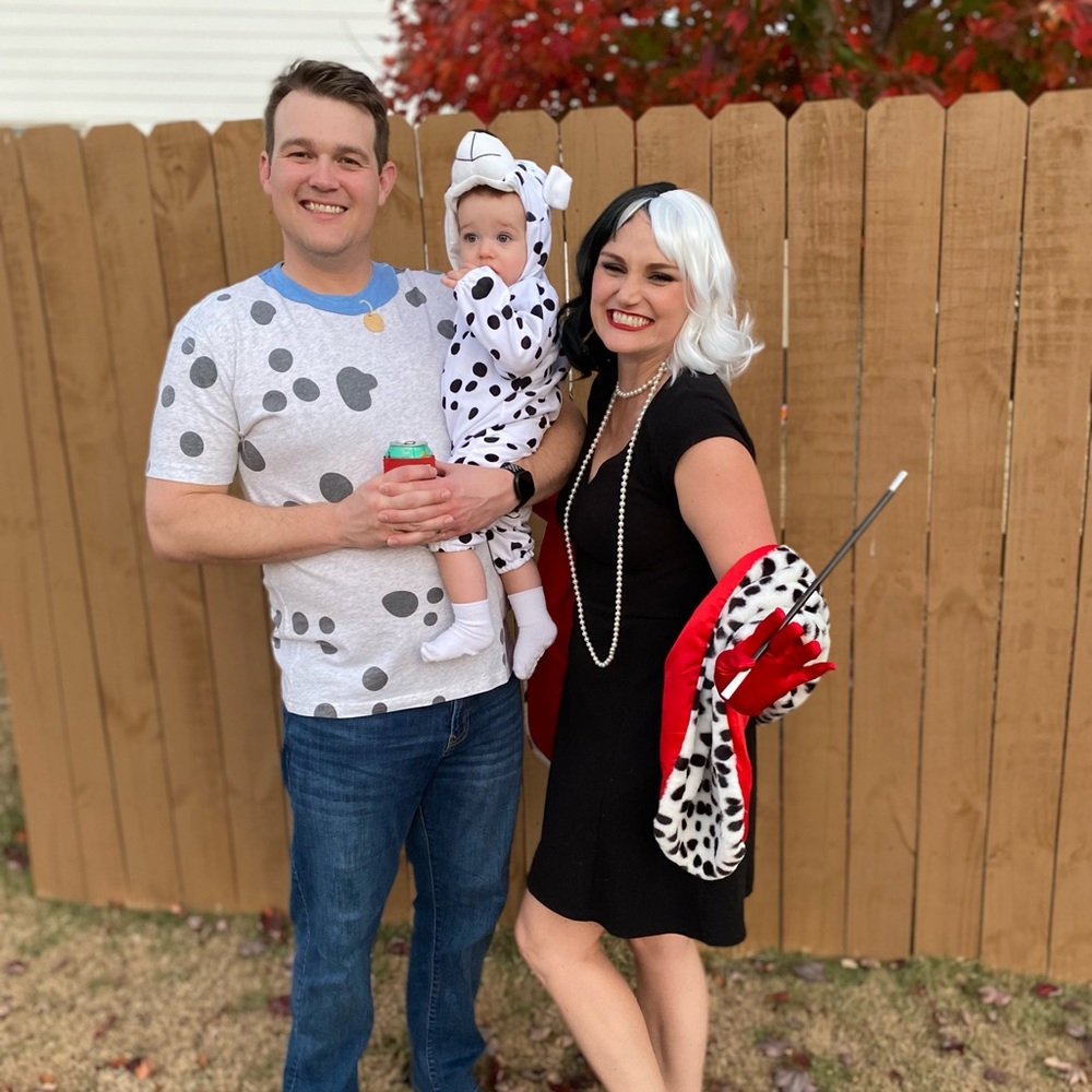 Cruella and her Dalmatians FAMILY HALLOWEEN COSTUME 🤍